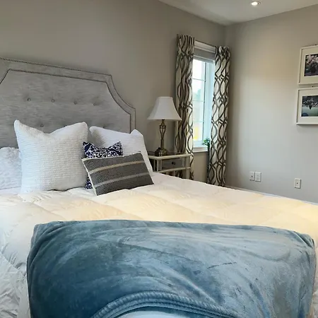 Immaculate Executive Townhouse 3Br&3Ba At Lawrence Park Villa